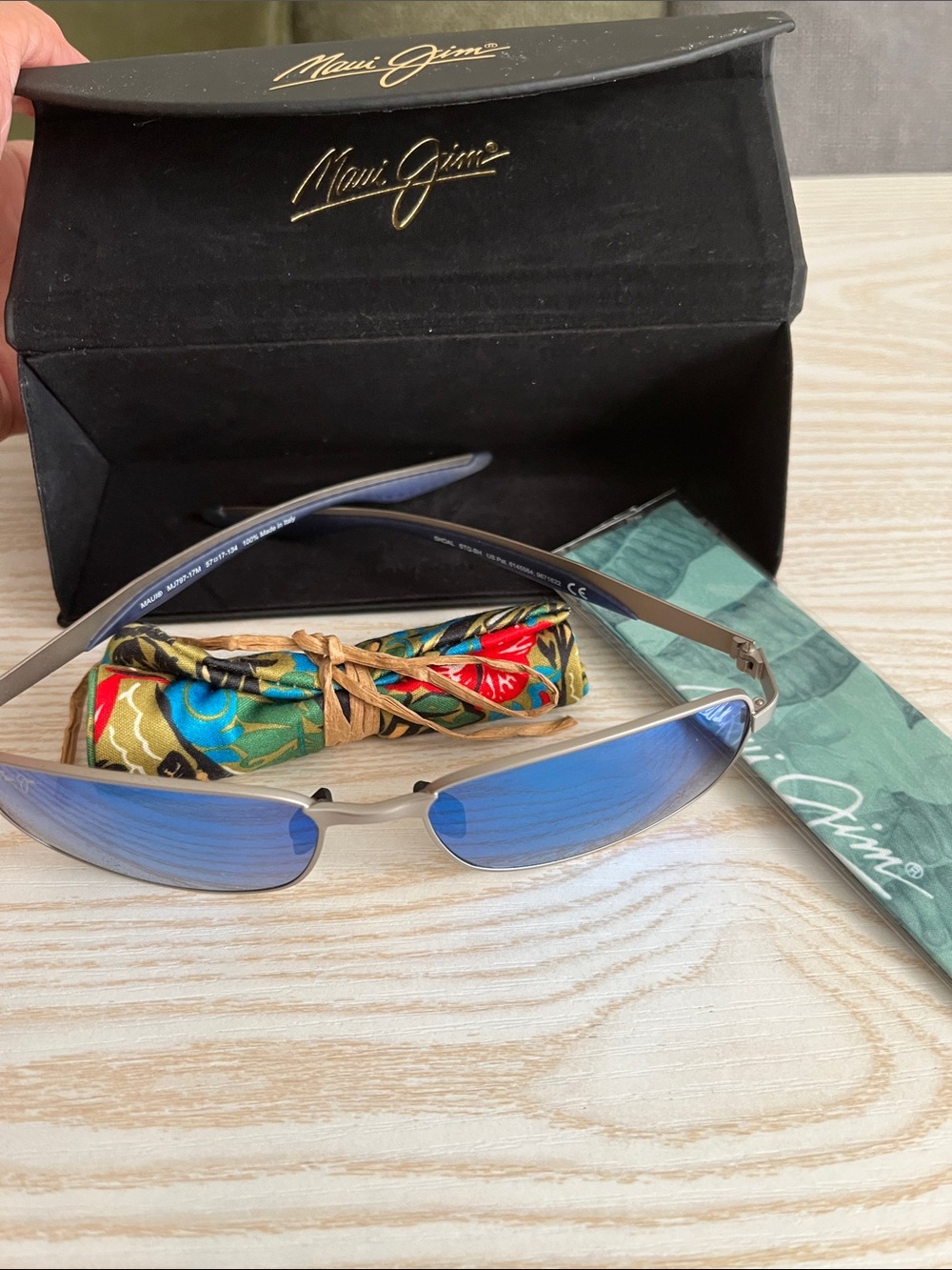 Maui Jim Titanium Frame Sunglasses with Blue Mirrored Lenses Unisex - Picture 10 of 10